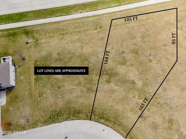 2315 PINEHURST Court NW, East Grand Forks, MN 56721