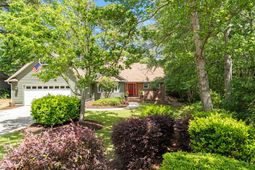 2490 Glen Dr.  photo 4