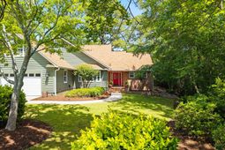 2490 Glen Dr.  photo 4