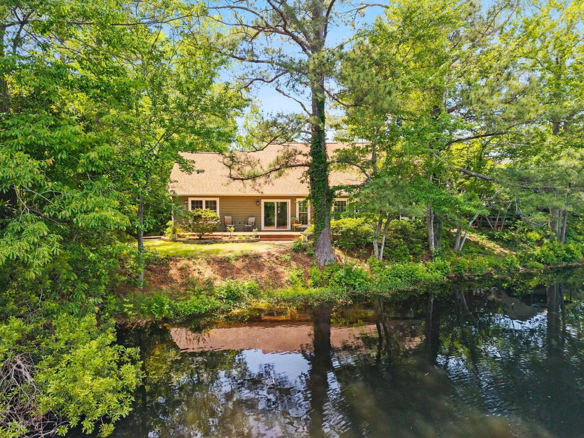 2490 Glen Dr.  Photo 9