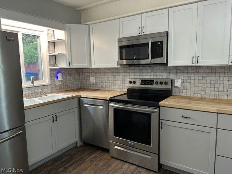 354 Victor Avenue , Cuyahoga Falls, OH 44221 Photo 9