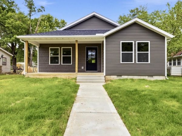 915 S Hudson Avenue , Aurora, MO 65605