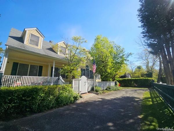 10 Phyllis Road , Mastic Beach, NY 11951