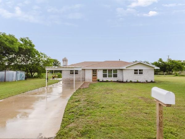 902 Fannin Street, Nocona, TX 76255