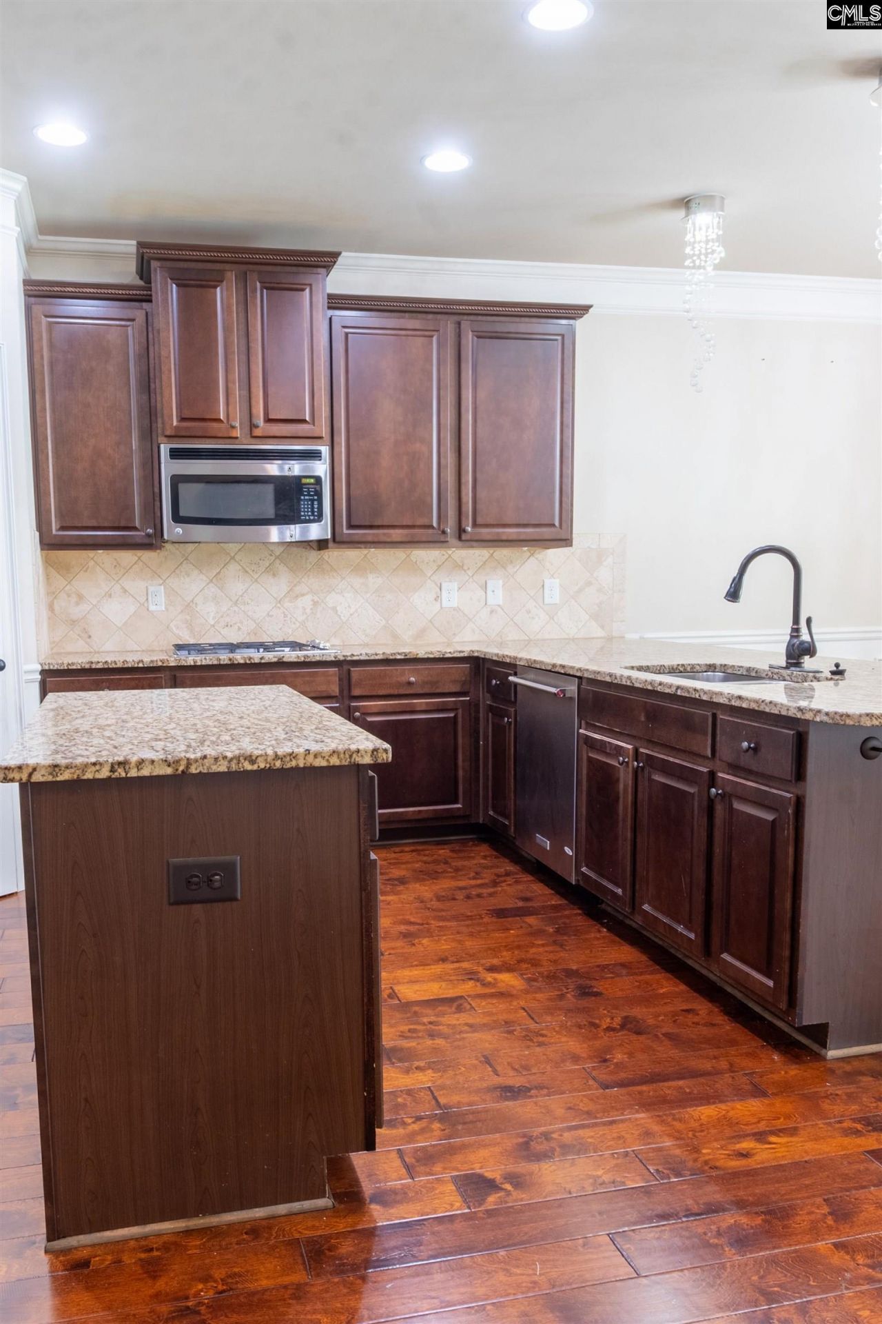 549 Everton Drive  Photo 33