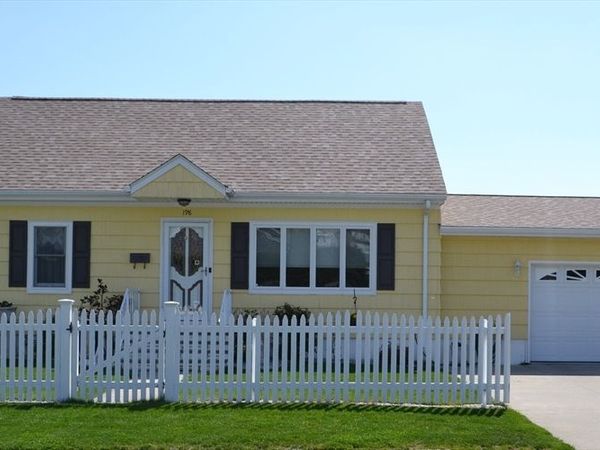 198 Bolton St, New Bedford, MA 02740