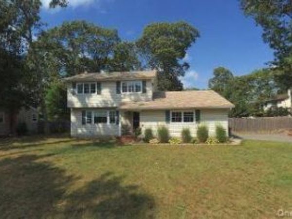 43 Vanderbilt Avenue , Saint James, NY 11780