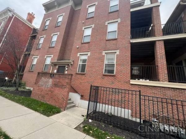 207 E University Avenue, Cincinnati, OH 45219