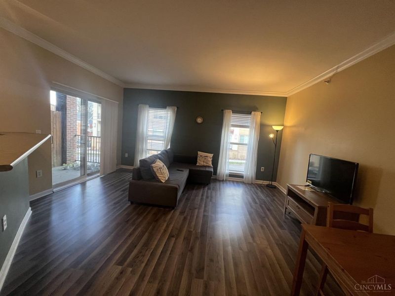 207 E University Avenue, Cincinnati, OH 45219 Photo 2