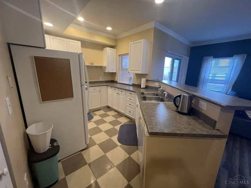 207 E University Avenue, Cincinnati, OH 45219 Photo 4