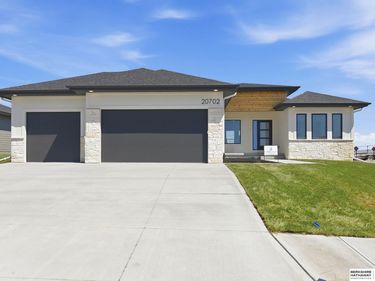 20702 Vernon Avenue, Elkhorn, NE 68022