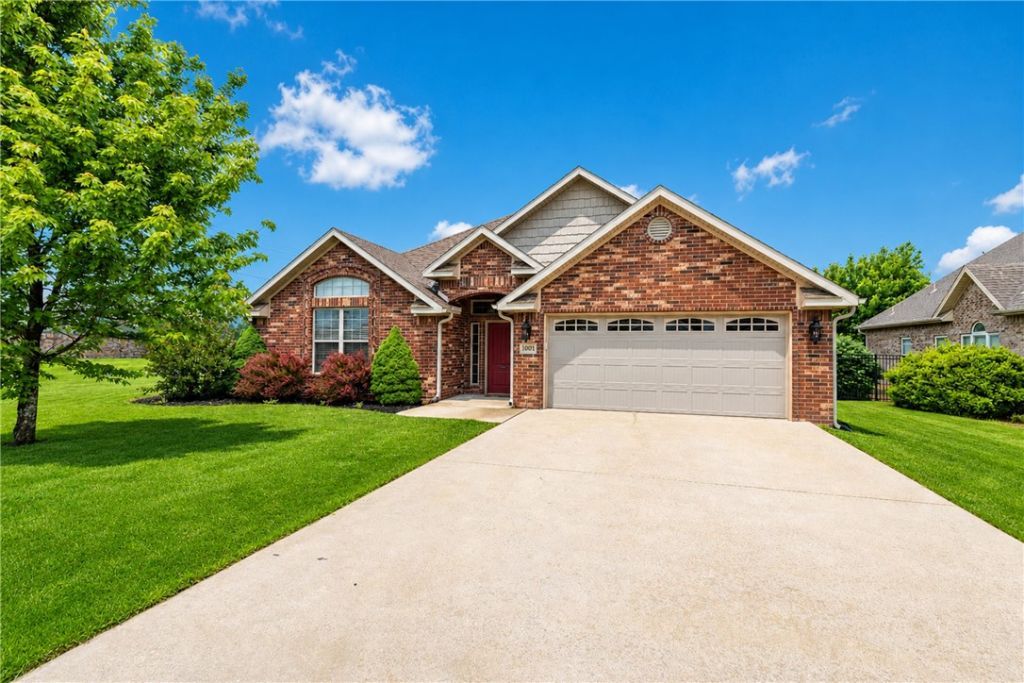 1001 Tarah Knolls Circle, Centerton, AR 72719 Main Photo