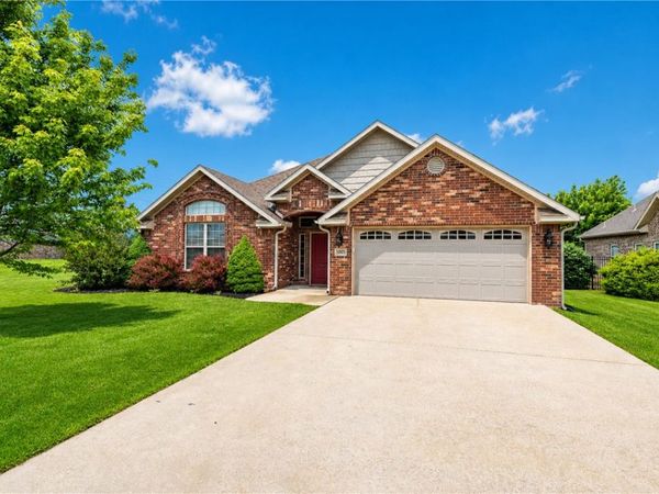 1001 Tarah Knolls Circle , Centerton, AR 72719