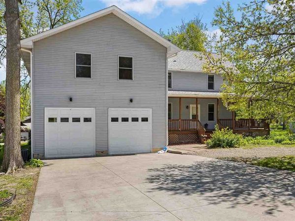 1828 NE Shady Ln, North Liberty, IA 52317