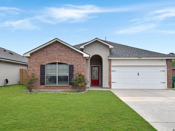 23592 Country Manor Ave, Denham Springs, LA 70726
