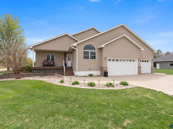 1005 Walnut St, Beresford, SD 57004
