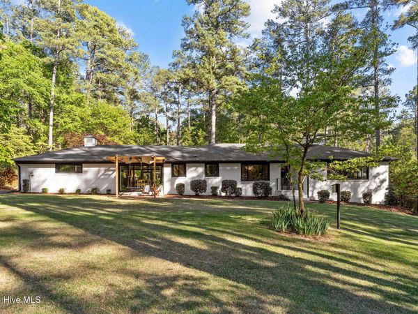 565 S Valley Road , Southern Pines, NC 28387