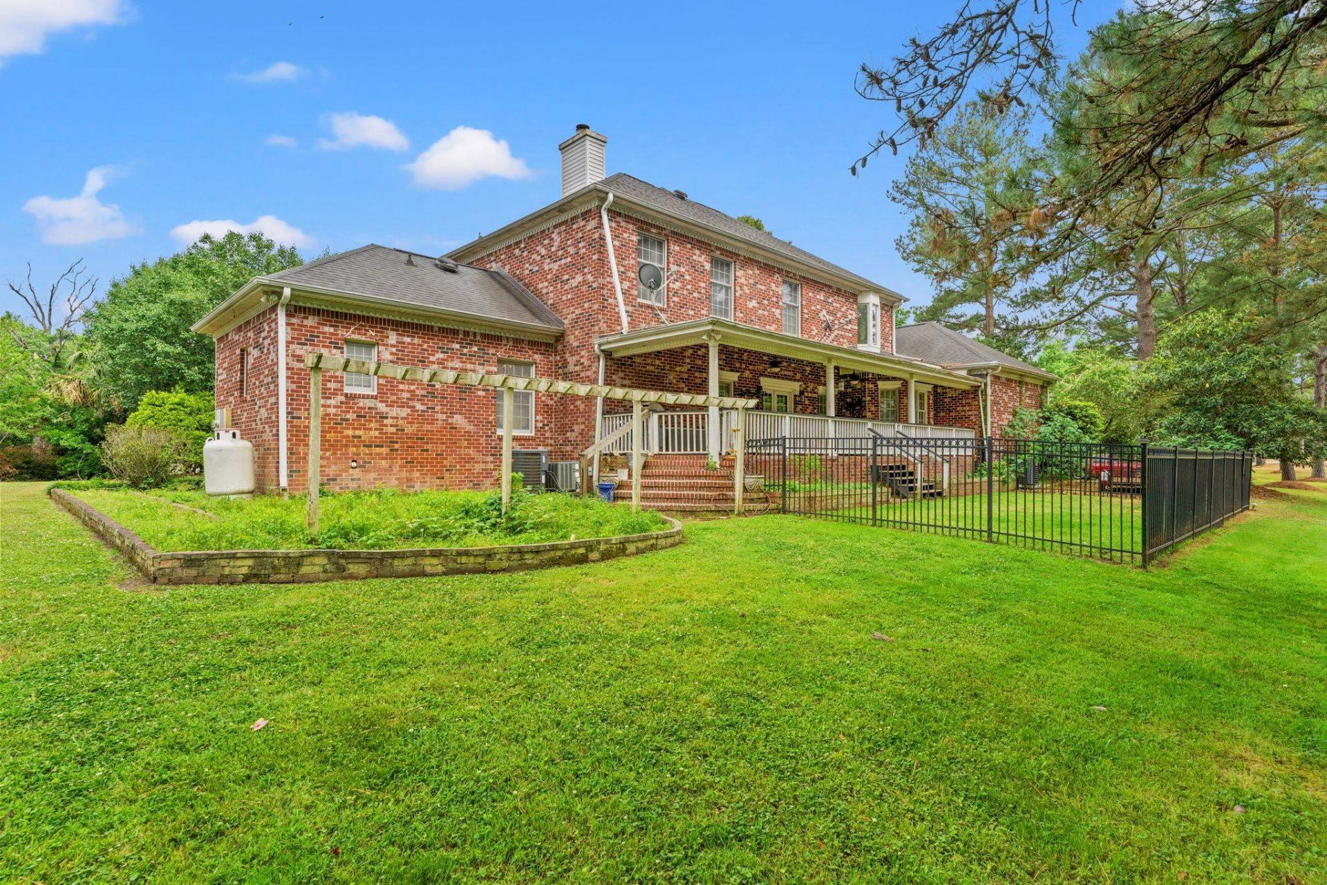 3749 Annandale Dr. Photo 44