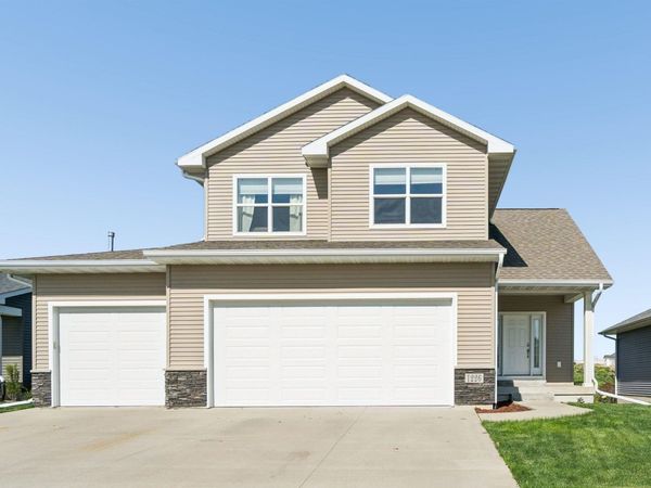 1226 SE 1st Street, Waverly, IA 50677