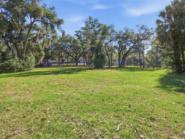 105 W HERMOSA STREET , LADY LAKE, FL 32159