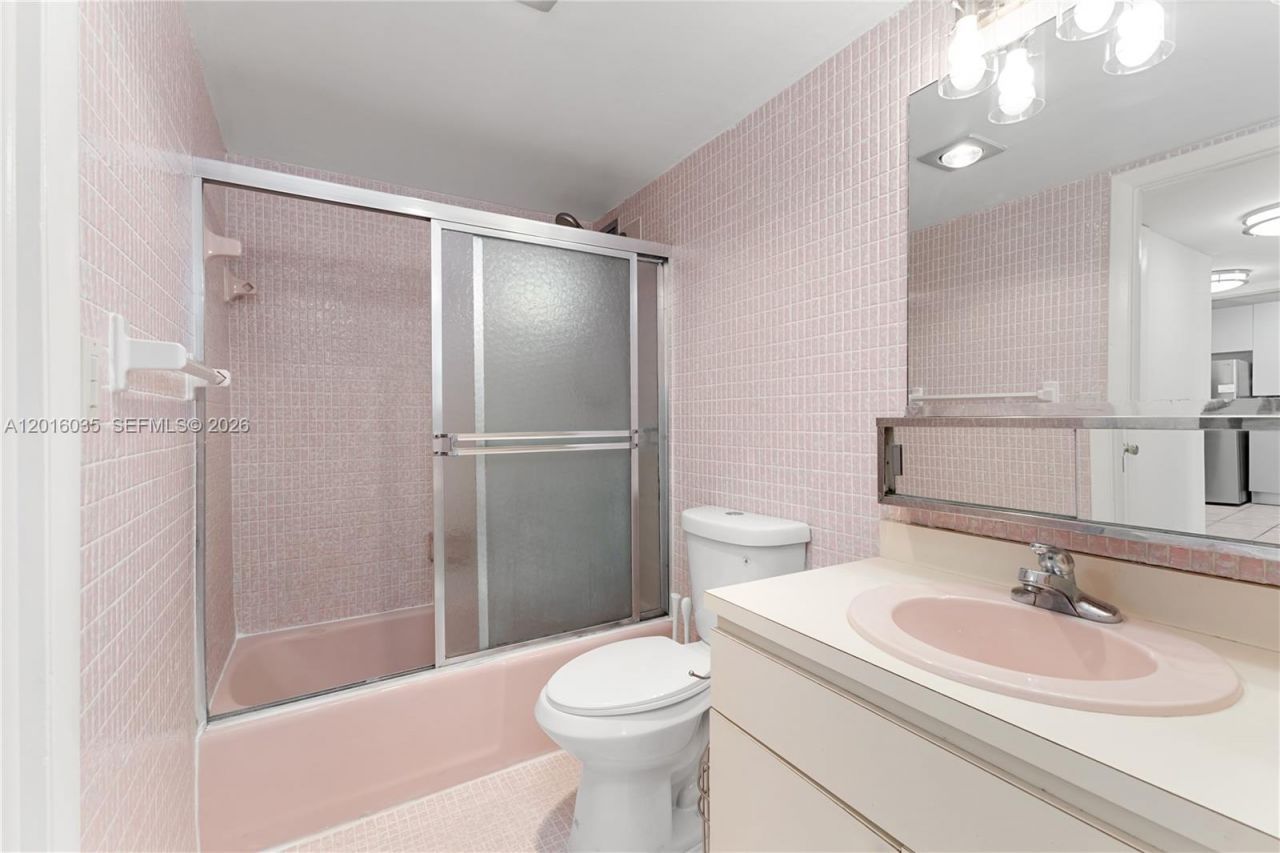 345 Ocean Dr , Unit 424, Miami Beach, FL 33139 Photo