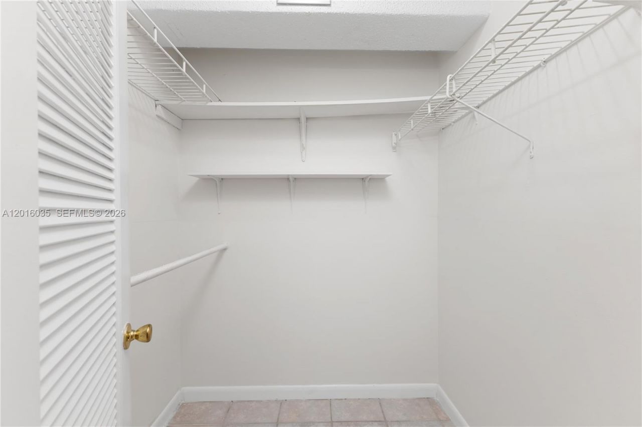 345 Ocean Dr , Unit 424, Miami Beach, FL 33139 Photo