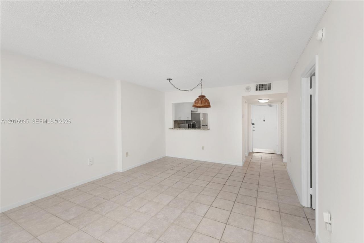 345 Ocean Dr , Unit 424, Miami Beach, FL 33139 Photo