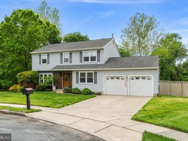 2 FARNHAM COURT, LAUREL SPRINGS, NJ 08021