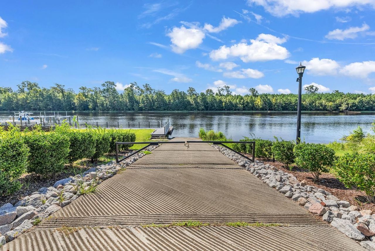454 Harbour View Dr. Photo 18