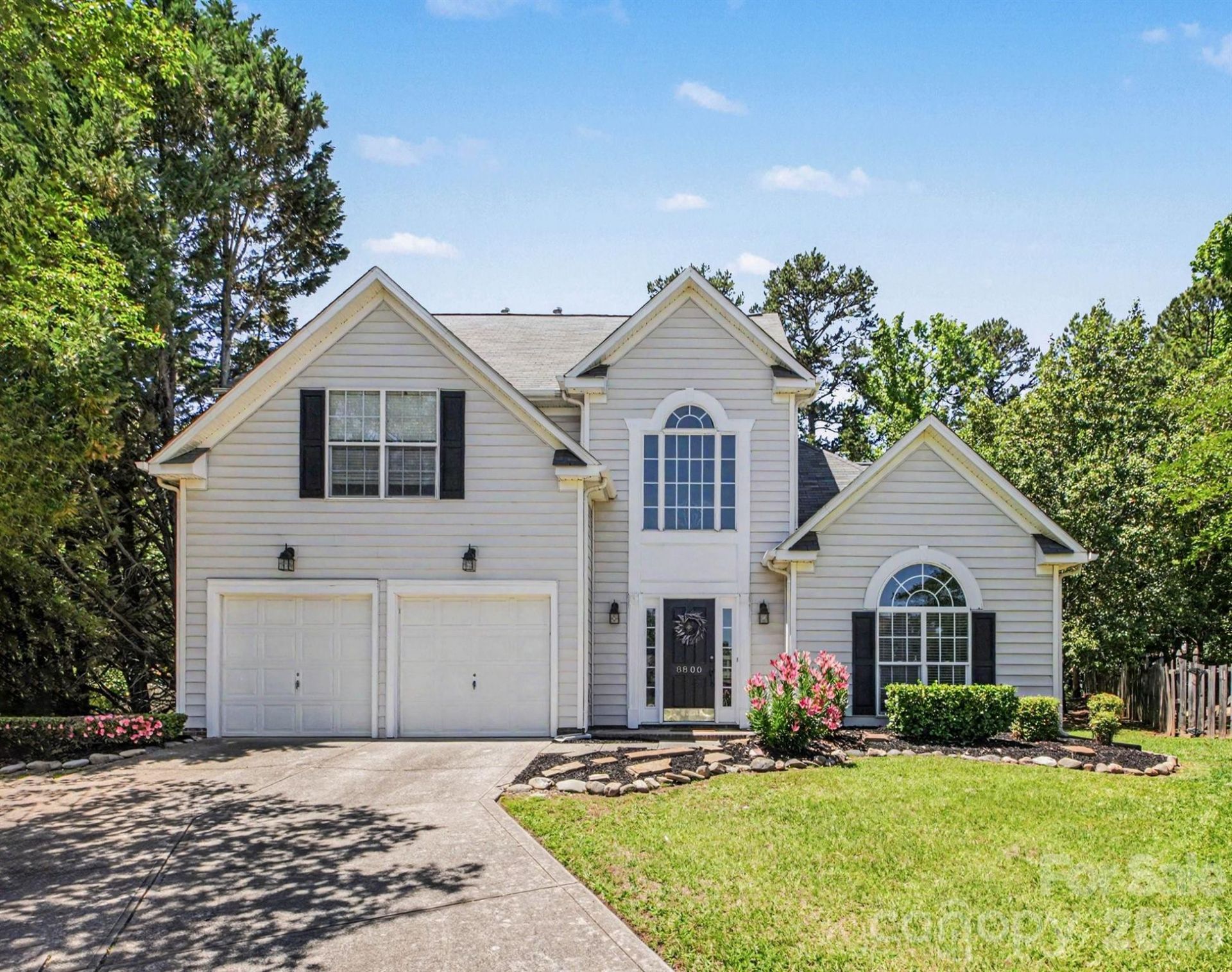 8800 Cavonnier Lane, Charlotte, NC 28216 Main Photo