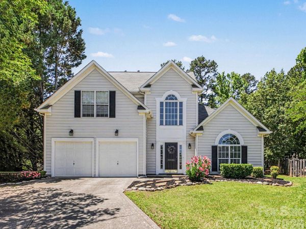 8800 Cavonnier Lane, Charlotte, NC 28216