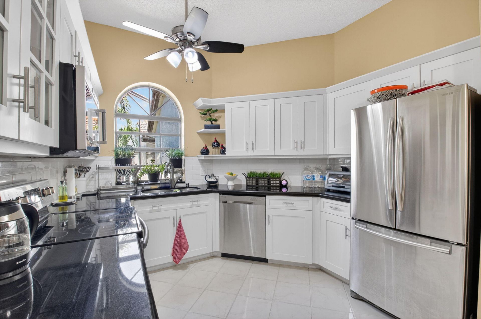 5235 Europa Drive, Unit Apt L, Boynton Beach, FL 33437 Photo