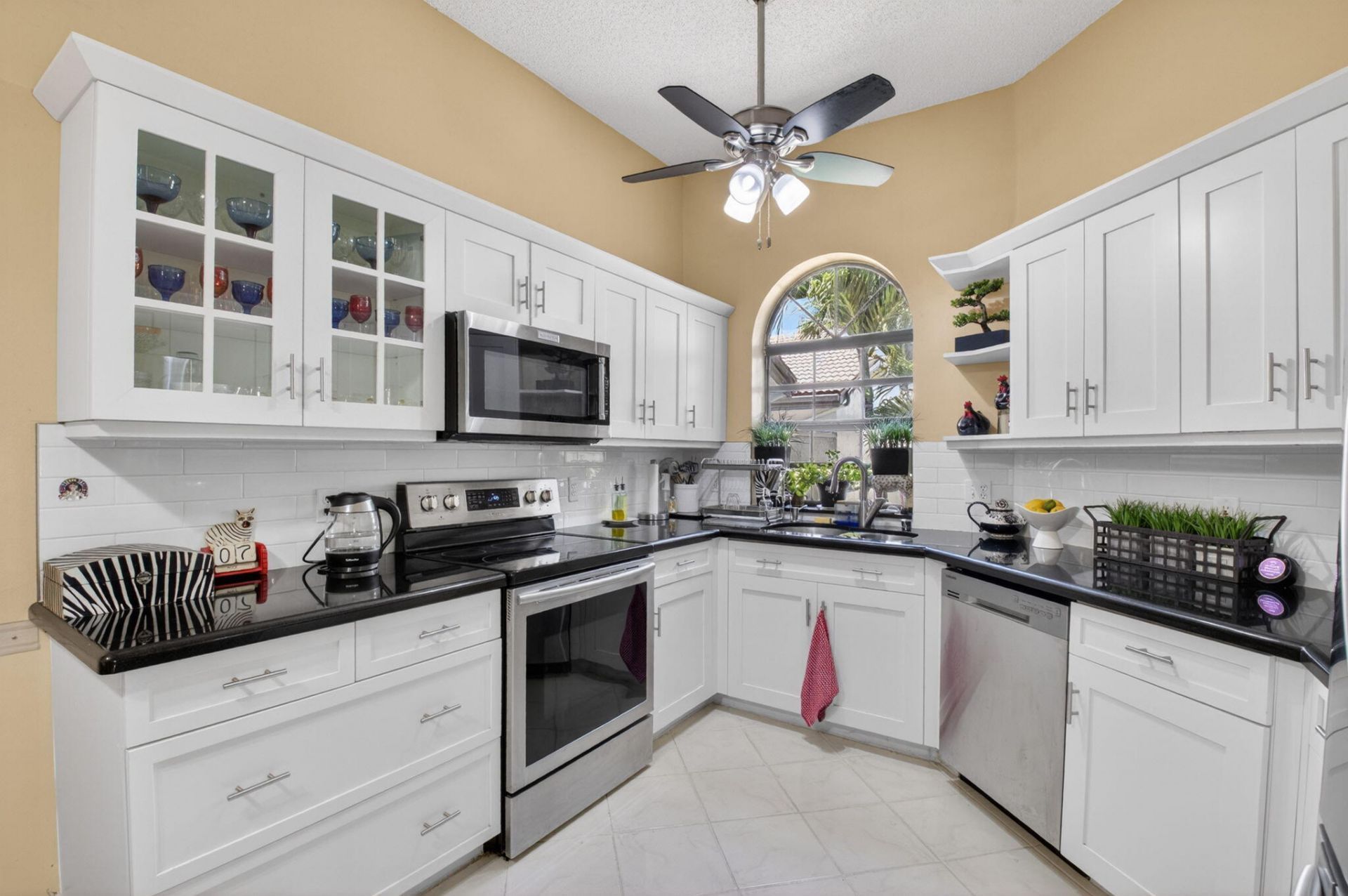 5235 Europa Drive, Unit Apt L, Boynton Beach, FL 33437 Photo