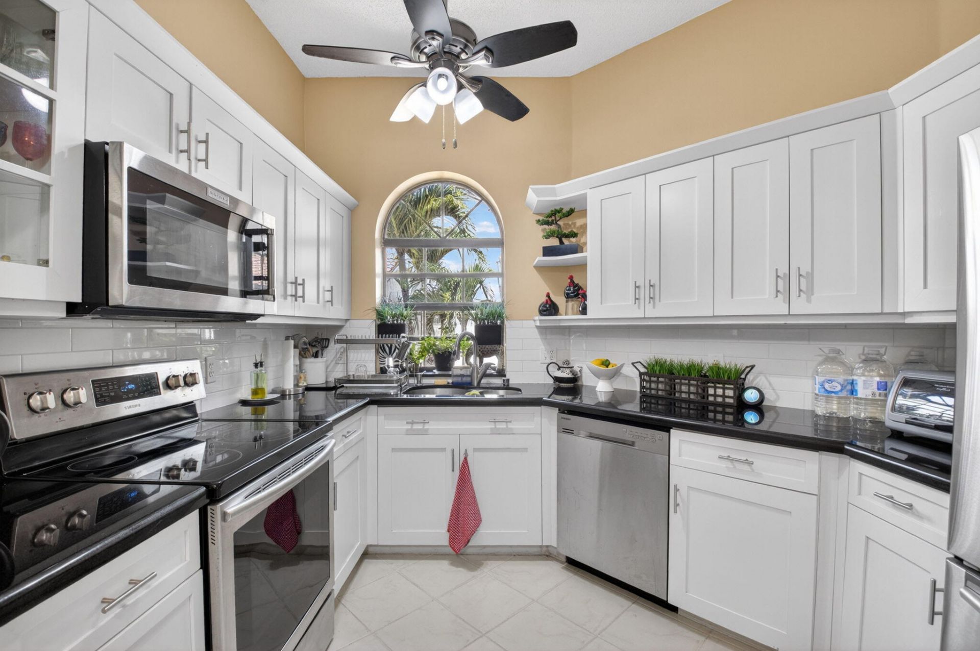 5235 Europa Drive, Unit Apt L, Boynton Beach, FL 33437 Photo