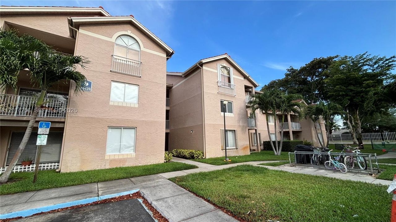 10420 SW 158th Ct , Unit 105, Miami, FL 33196 Photo
