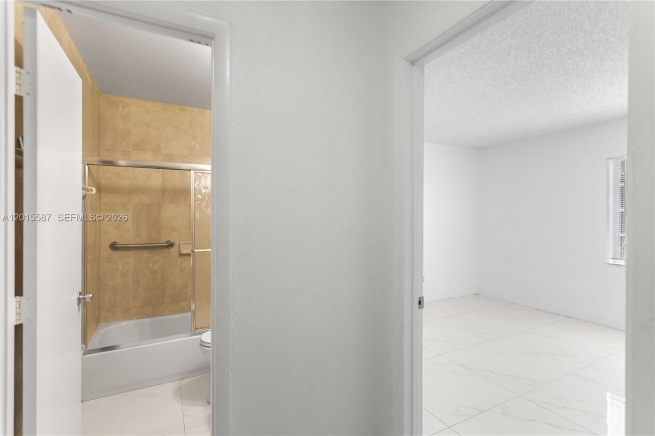 4079 W 9th Ln , Unit 74, Hialeah, FL 33012 Photo