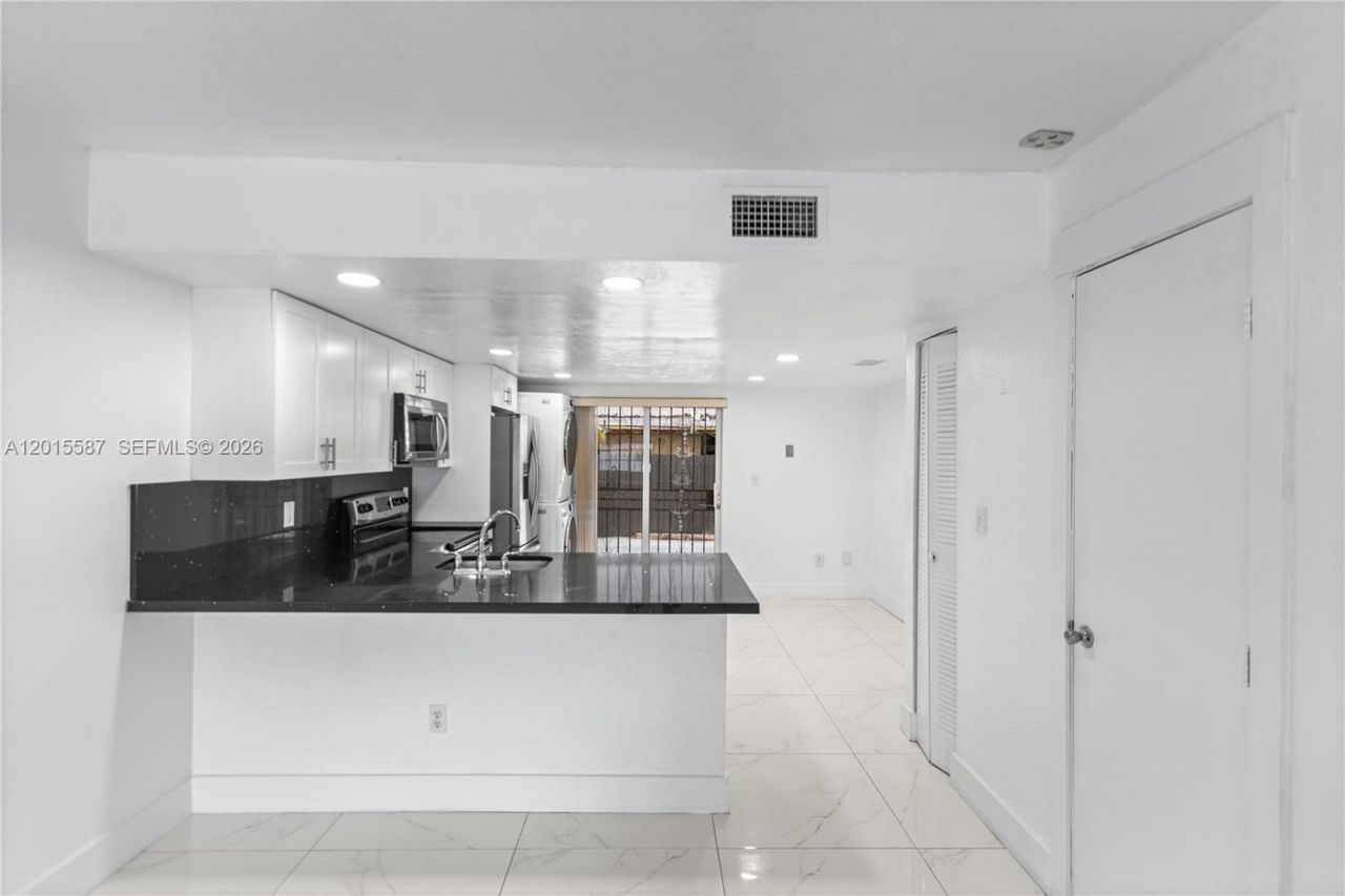 4079 W 9th Ln , Unit 74, Hialeah, FL 33012 Photo