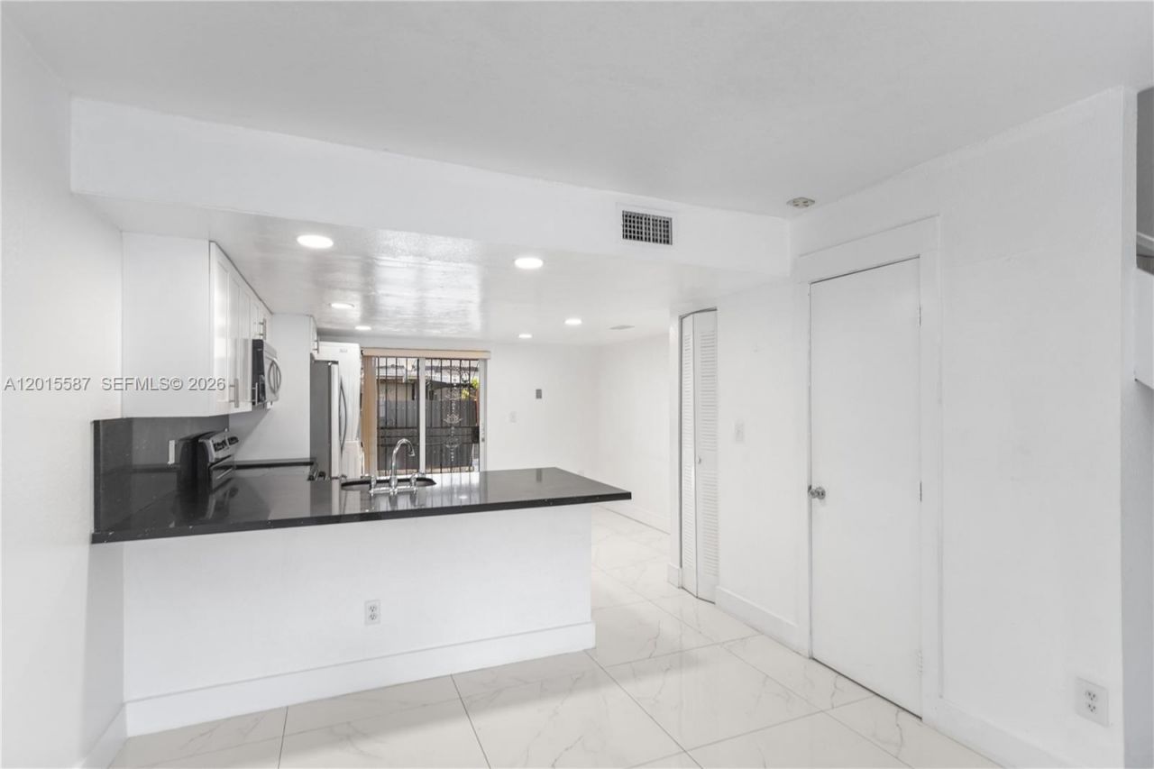 4079 W 9th Ln , Unit 74, Hialeah, FL 33012 Photo