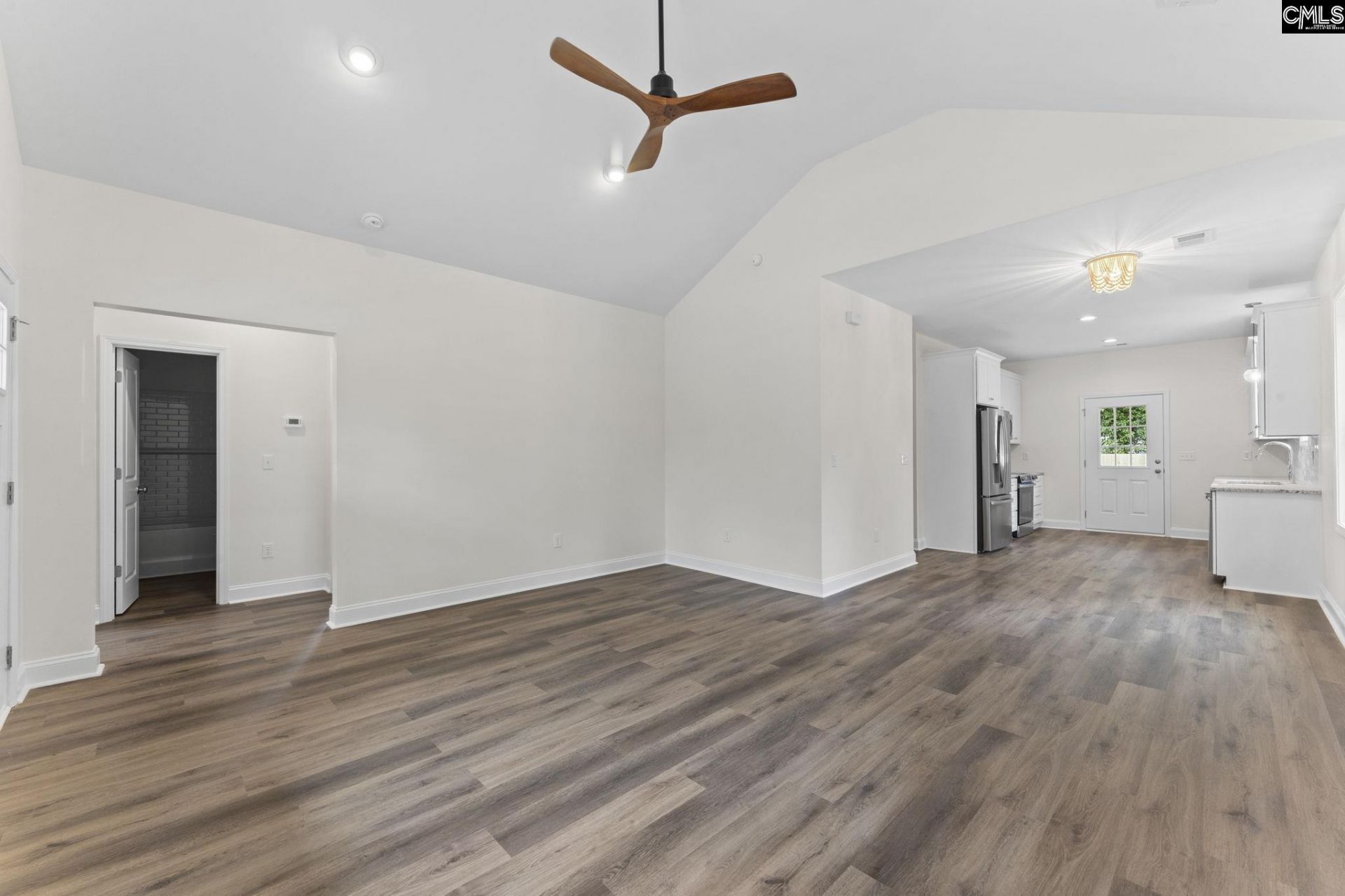 125 S East Avenue  Photo 6