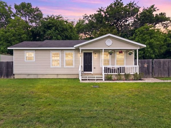 258 Spring Valley Circle, Azle, TX 76020