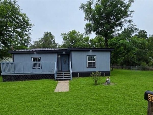 806 S Rusk Avenue, Cameron, TX 76520