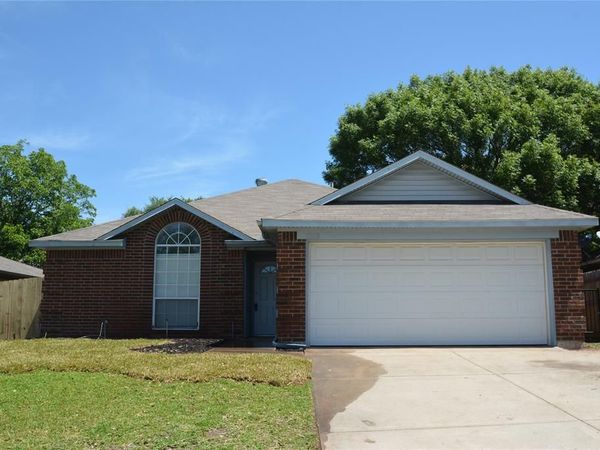 10212 Lone Eagle Court, Fort Worth, TX 76108