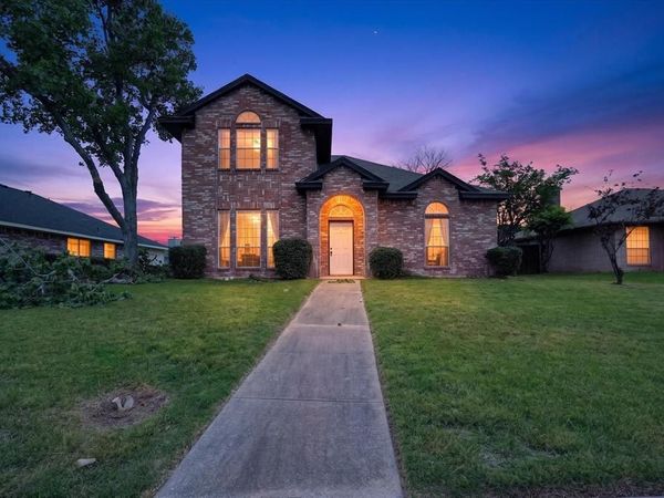 1325 Rosewood Lane , Lancaster, TX 75146