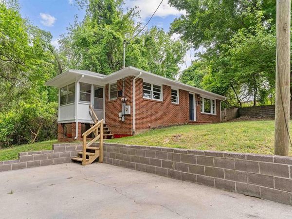 108 VAUGHAN DR , FARMVILLE, VA 23901