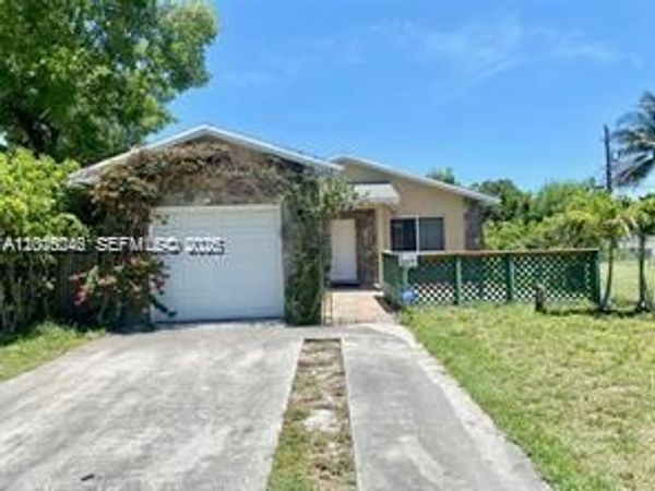2345 Douglas St , Hollywood, FL 33020