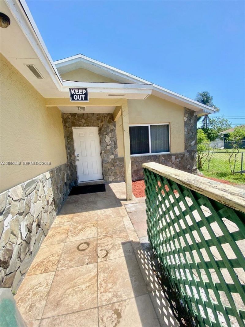 2345 Douglas St, Hollywood, FL 33020 Photo