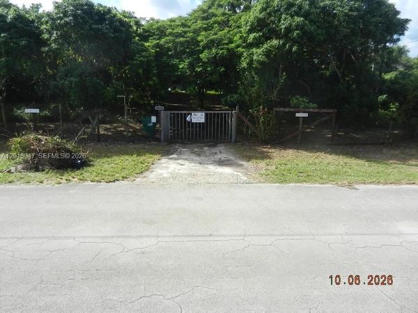 18950 SW 240th St, Homestead, FL 33031