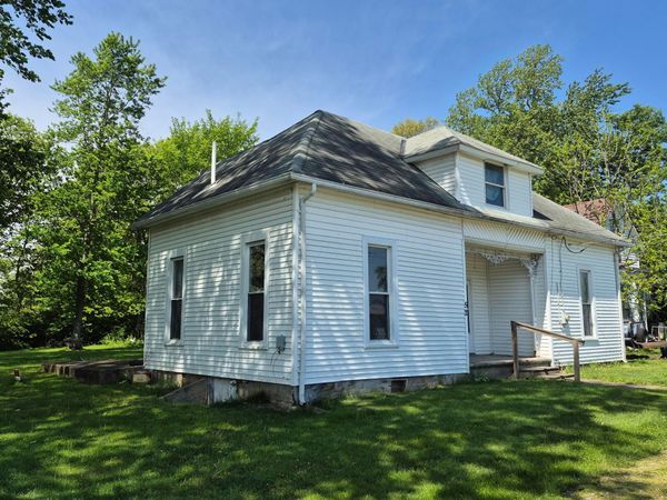 52 West Street , Bloomingburg, OH 43106