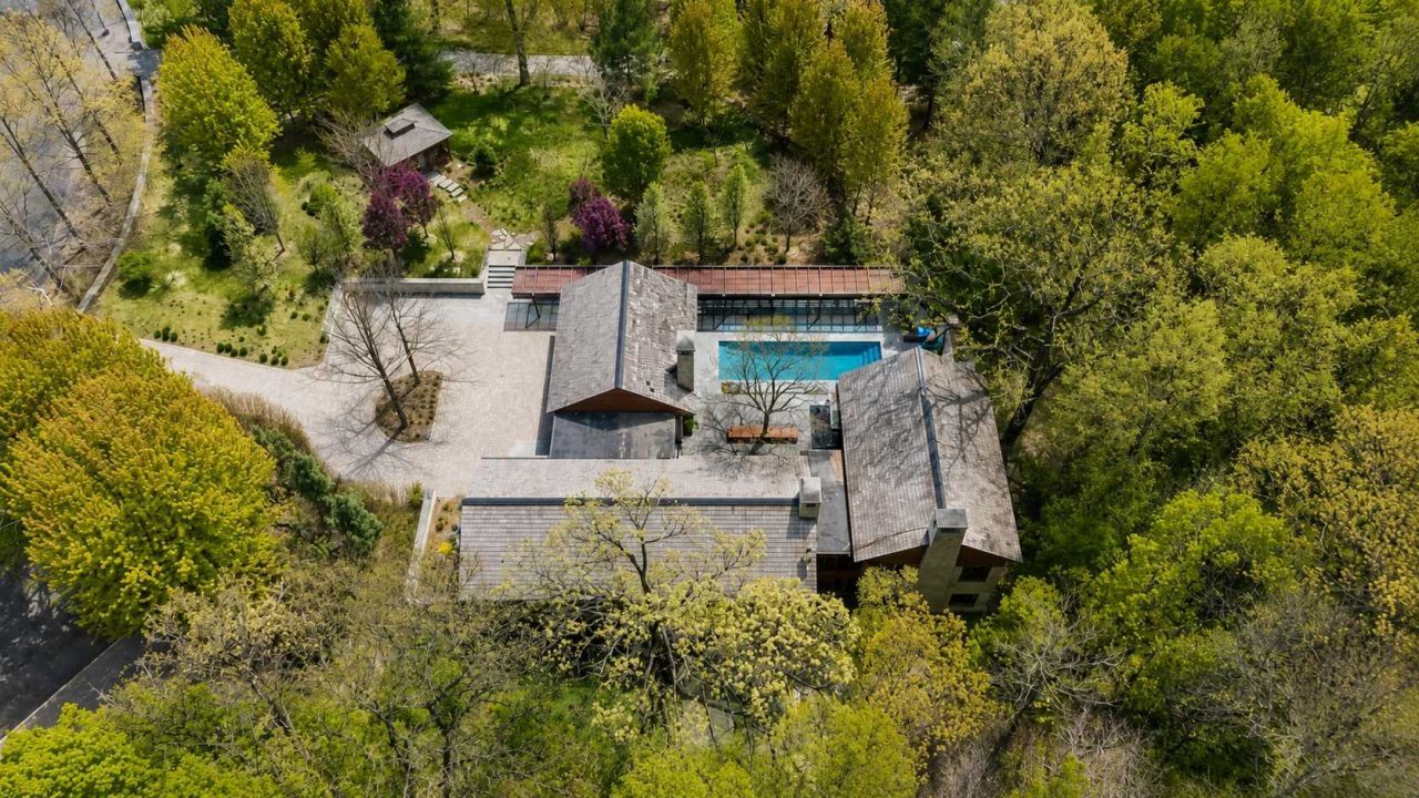 20545 Linden Road , Deephaven, MN 55331