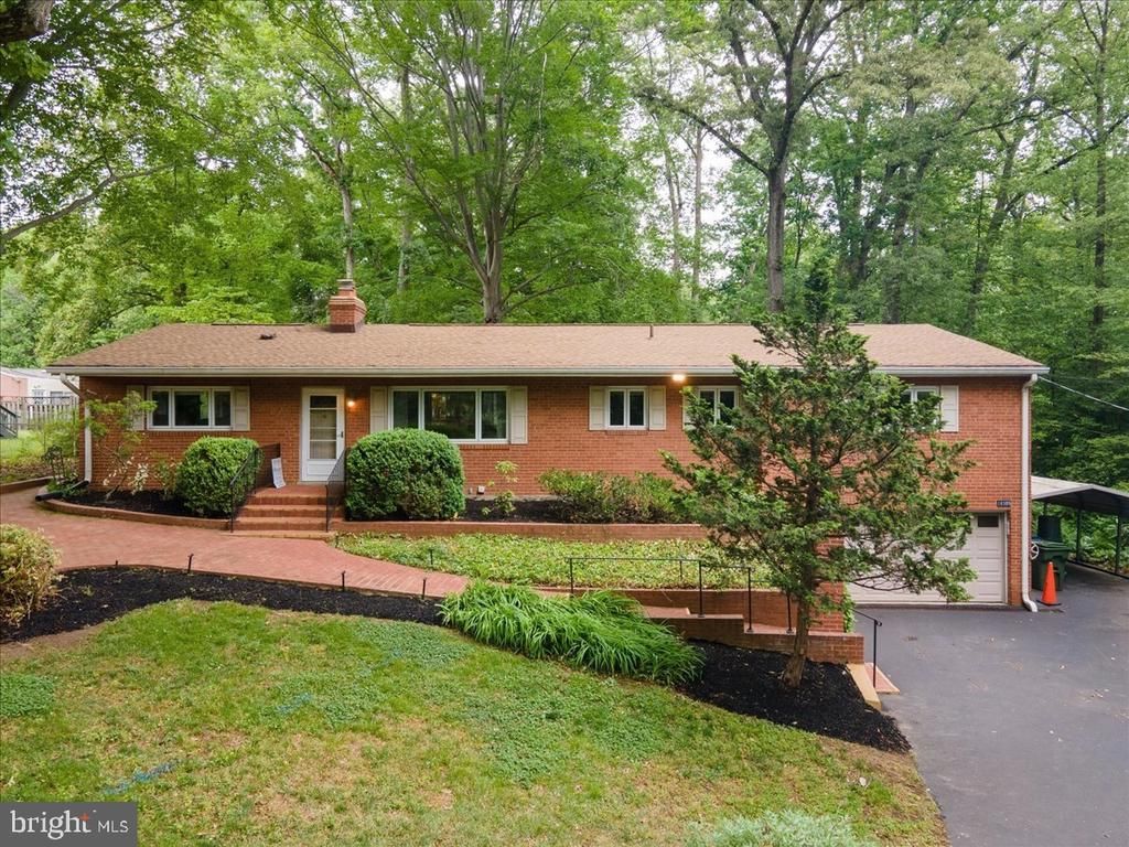 18309 Cabin Road, Triangle, VA 22172 Main Photo